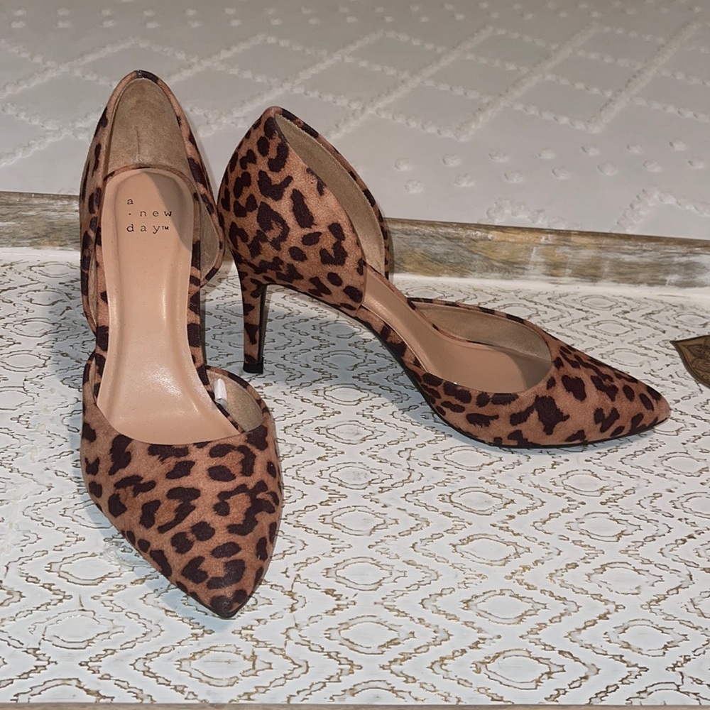 SOLD Cheetah Heels ✨